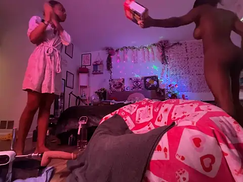 Snapshot of VixenCapri chatting on February 18, 2026, 4:47 pm VixenCapri online show from February 18, 2026, 4:47 pm