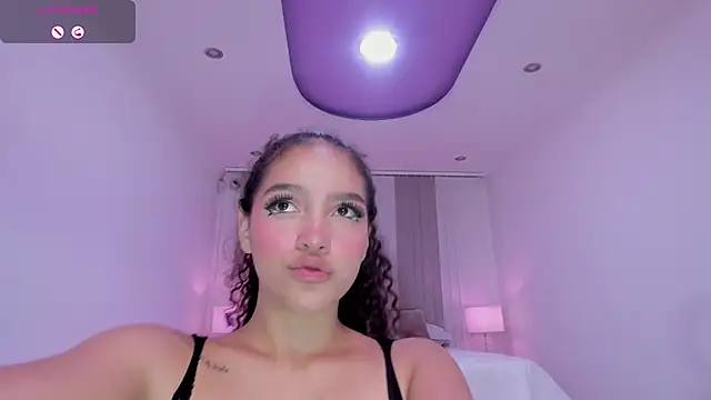 Snapshot of anahi_curlie1 chatting on February 4, 2025, 9:49 am anahi curlie1 online show from February 4, 2025, 9:49 am