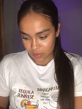 Snapshot of JuanaSimons chatting on November 5, 2025, 1:52 am JuanaSimons online show from November 5, 2025, 1:52 am