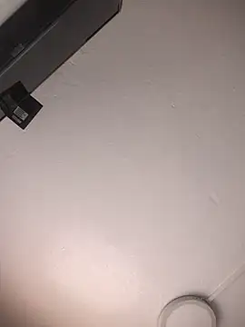 JuanaSimons online show from April 12, 2026, 1:36 pm