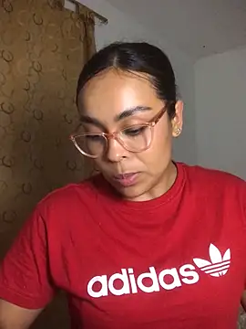 Snapshot of JuanaSimons chatting on December 20, 2025, 1:08 am JuanaSimons online show from December 20, 2025, 1:08 am