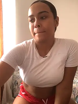 Snapshot of JuanaSimons chatting on October 26, 2025, 6:30 pm JuanaSimons online show from October 26, 2025, 6:30 pm