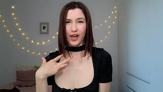 Snapshot of AliciaNewell chatting on June 8, 2026, 12:06 pm AliciaNewell online show from June 8, 2026, 12:06 pm