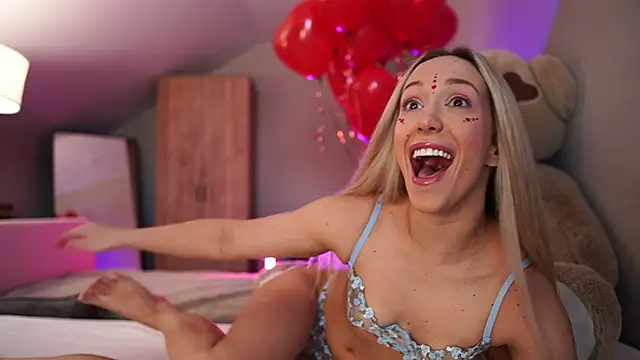 VikkiLustfull online show from February 14, 2026, 7:19 am