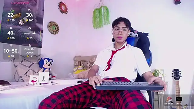 huge armound online show from October 9, 2025, 3:07 am