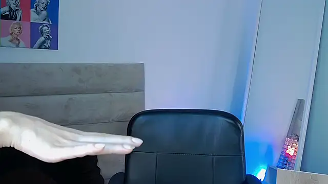 AllieEvans online show from February 21, 2025, 10:04 pm