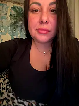 Snapshot of DaisyStreet chatting on December 1, 2025, 6:42 pm DaisyStreet online show from December 1, 2025, 6:42 pm