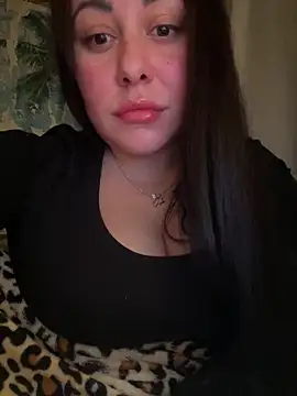 Snapshot of DaisyStreet chatting on December 21, 2025, 4:52 pm DaisyStreet online show from December 21, 2025, 4:52 pm