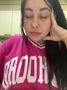 Snapshot of DaisyStreet chatting on October 27, 2025, 9:27 pm DaisyStreet online show from October 27, 2025, 9:27 pm