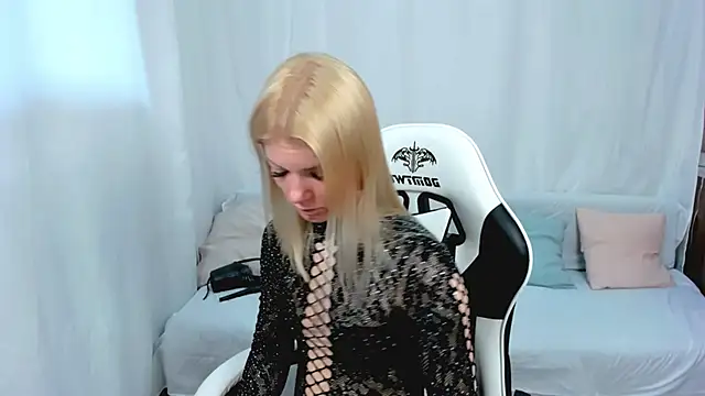 Snapshot of Lily_Daviss chatting on April 20, 2026, 2:25 am Lily Daviss online show from April 20, 2026, 2:25 am