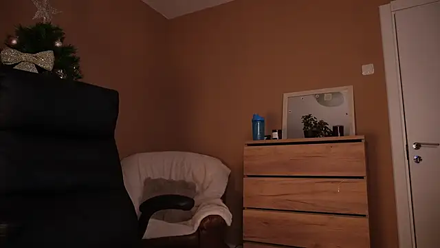 KaylaLaine online show from December 18, 2025, 7:13 am