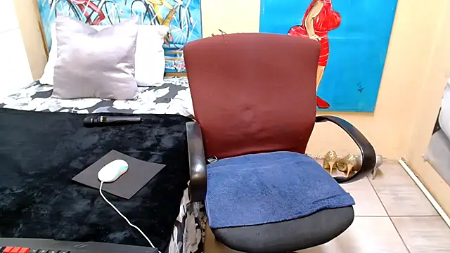 Brunettedevon33 online show from December 21, 2025, 5:14 pm