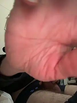 maurix9111 online show from December 2, 2025, 10:33 pm