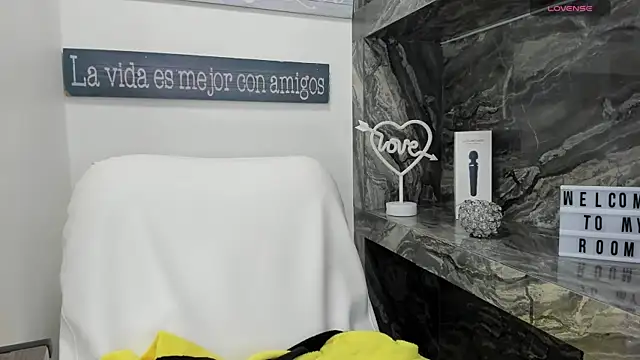 miss danika online show from November 18, 2025, 11:02 am