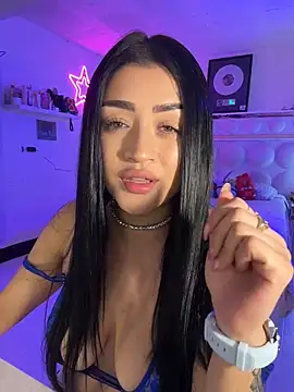 lucianaroy online show from April 24, 2026, 3:41 am