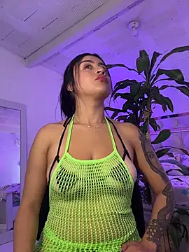 lucianaroy online show from November 27, 2025, 10:43 pm