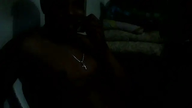 hugo3918  online show from May 14, 2026, 2:19 am