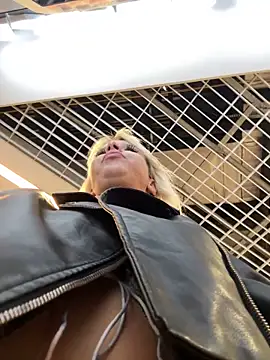 LikaCat online show from September 22, 2025, 4:29 am