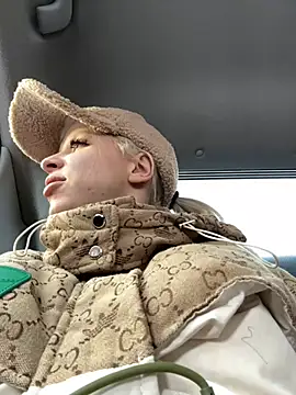 LikaCat online show from March 9, 2025, 3:54 am