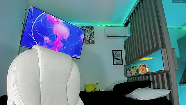 Ashlycuute online show from October 11, 2025, 5:08 am