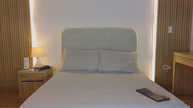 KristennBlue online show from March 26, 2026, 12:03 pm