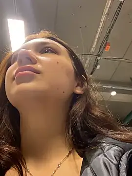 Snapshot of QuitieLia chatting on December 20, 2024, 8:28 am QuitieLia online show from December 20, 2024, 8:28 am