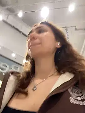 QuitieLia online show from March 28, 2026, 7:20 am