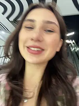 Snapshot of QuitieLia chatting on December 19, 2024, 2:24 pm QuitieLia online show from December 19, 2024, 2:24 pm