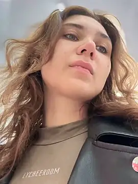 Snapshot of QuitieLia chatting on October 4, 2025, 8:27 am QuitieLia online show from October 4, 2025, 8:27 am