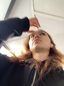 QuitieLia online show from April 13, 2026, 7:23 am