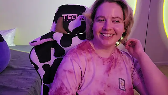 InternetFairy XO online show from January 17, 2025, 11:06 am