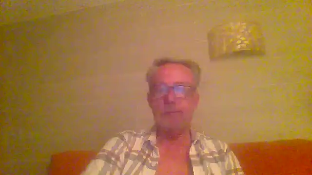 Snapshot of tuggy59 chatting on May 6, 2026, 4:27 am tuggy59 online show from May 6, 2026, 4:27 am