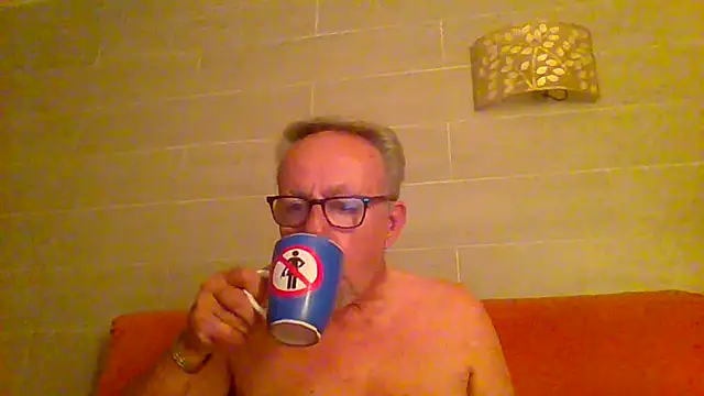 Snapshot of tuggy59 chatting on May 25, 2026, 3:50 am tuggy59 online show from May 25, 2026, 3:50 am