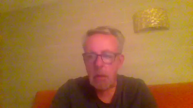 Snapshot of tuggy59 chatting on May 5, 2026, 4:15 am tuggy59 online show from May 5, 2026, 4:15 am