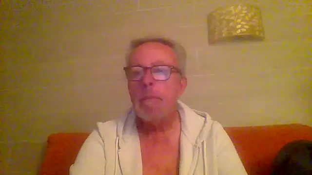 tuggy59 online show from April 5, 2026, 3:35 am