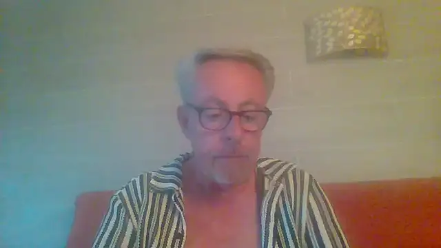 Snapshot of tuggy59 chatting on May 16, 2026, 5:17 am tuggy59 online show from May 16, 2026, 5:17 am