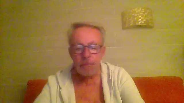 tuggy59 online show from March 15, 2026, 4:52 am