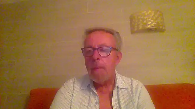 Snapshot of tuggy59 chatting on April 19, 2026, 4:46 am tuggy59 online show from April 19, 2026, 4:46 am