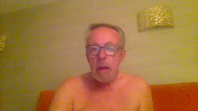 Snapshot of tuggy59 chatting on April 20, 2026, 3:53 am tuggy59 online show from April 20, 2026, 3:53 am