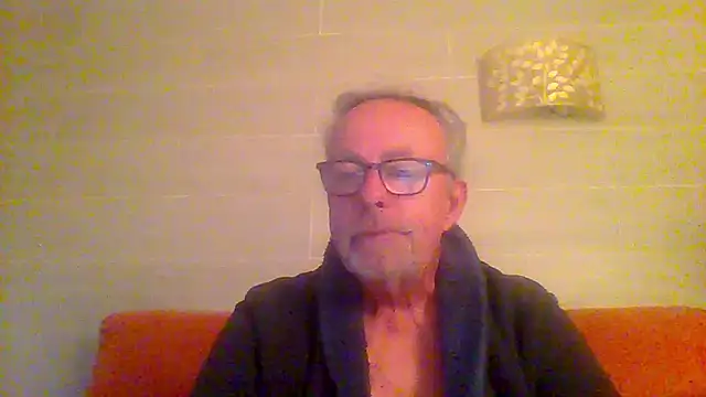 tuggy59 online show from April 4, 2026, 5:47 am