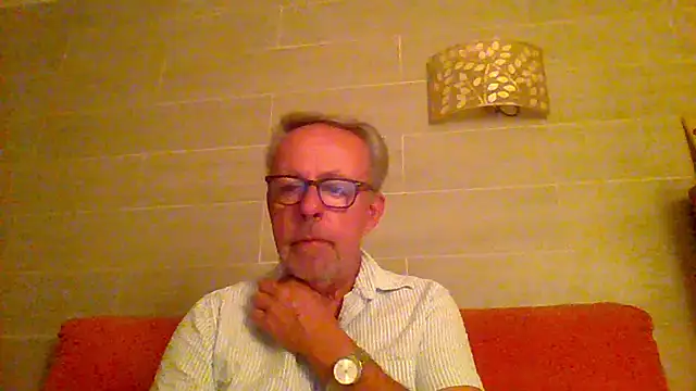 Snapshot of tuggy59 chatting on June 2, 2026, 3:50 am tuggy59 online show from June 2, 2026, 3:50 am