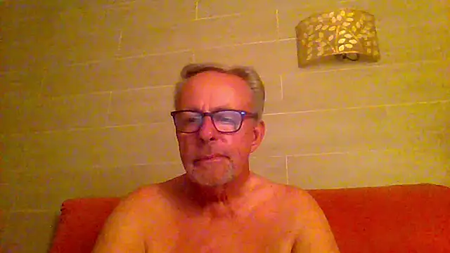 Snapshot of tuggy59 chatting on June 3, 2026, 8:24 pm tuggy59 online show from June 3, 2026, 8:24 pm
