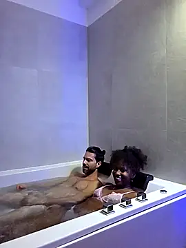 Jeniffer Jarvis online show from September 17, 2025, 9:50 pm