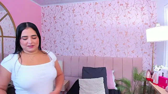 taylor bennet online show from November 30, 2025, 11:44 am