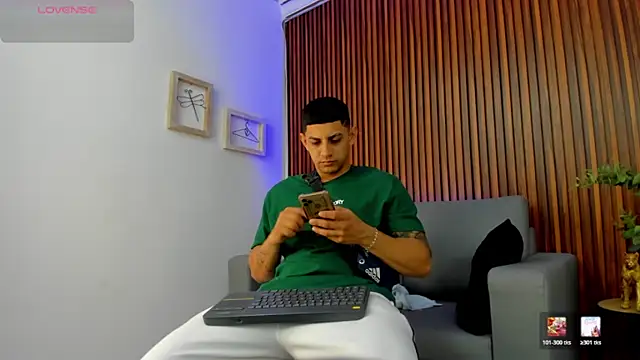 Alex cute77 online show from March 25, 2026, 12:26 pm