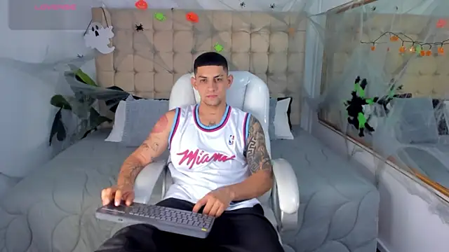 Alex cute77 online show from October 29, 2025, 11:53 am