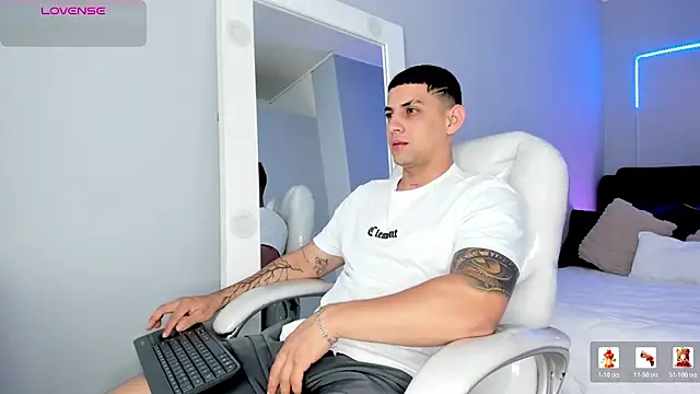 Snapshot of Alex_cute77 chatting on July 2, 2026, 12:44 pm Alex cute77 online show from July 2, 2026, 12:44 pm