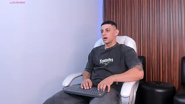 Alex cute77 online show from January 15, 2026, 12:41 pm