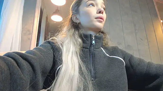 Snapshot of Sassy_Teen chatting on October 3, 2025, 6:15 am Sassy Teen online show from October 3, 2025, 6:15 am