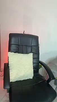 LindseyMoss online show from April 7, 2026, 5:20 am